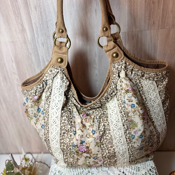 Floral Patchwork and Lace Shoulder Bag - Picture 1 of 13